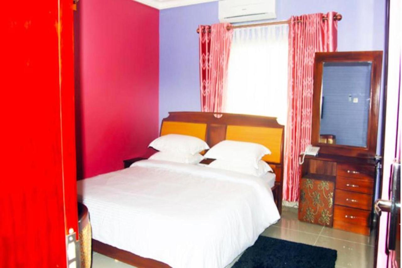 Milestone Hotel Ogombo Exterior foto
